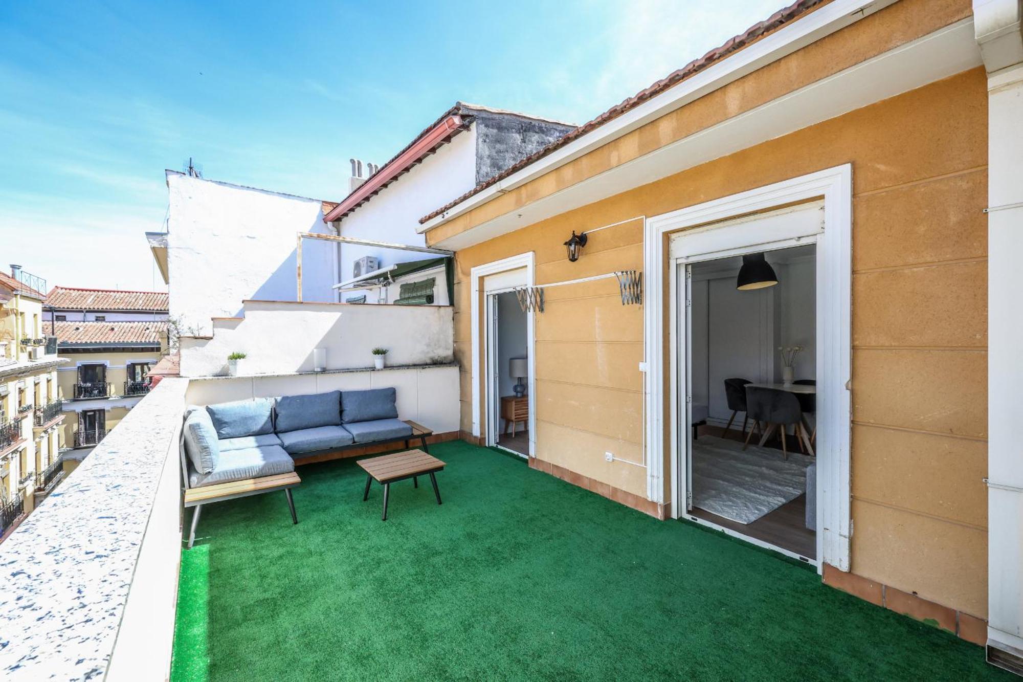 Atico Reformado Con Terraza En Tirso De Molina Para 4 Personas Alquiler Temporal Мадрид Екстериор снимка